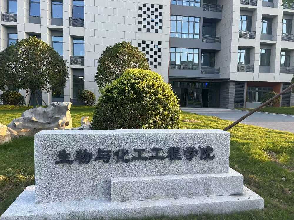济宁市扬州职业大学体育场高杆灯项目